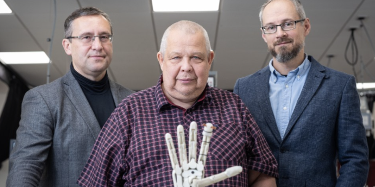 Scientists create artificial neuron that can mimic different parts of the brain – a major step towards human-like robotics