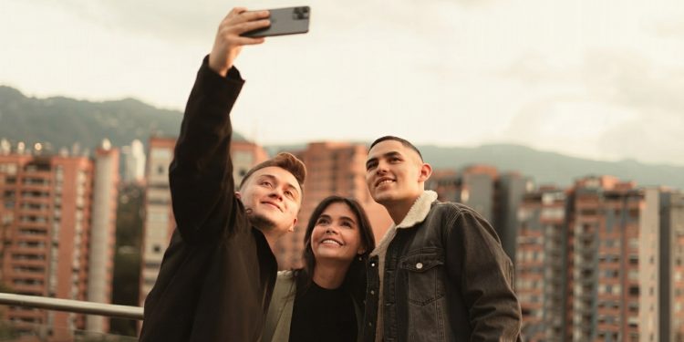 The hidden wellbeing challenges facing digital nomads.